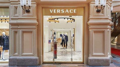 Working as a Store Manager at Versace: Employee Reviews